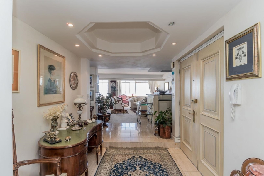 3 Bedroom Property for Sale in Sea Point Western Cape